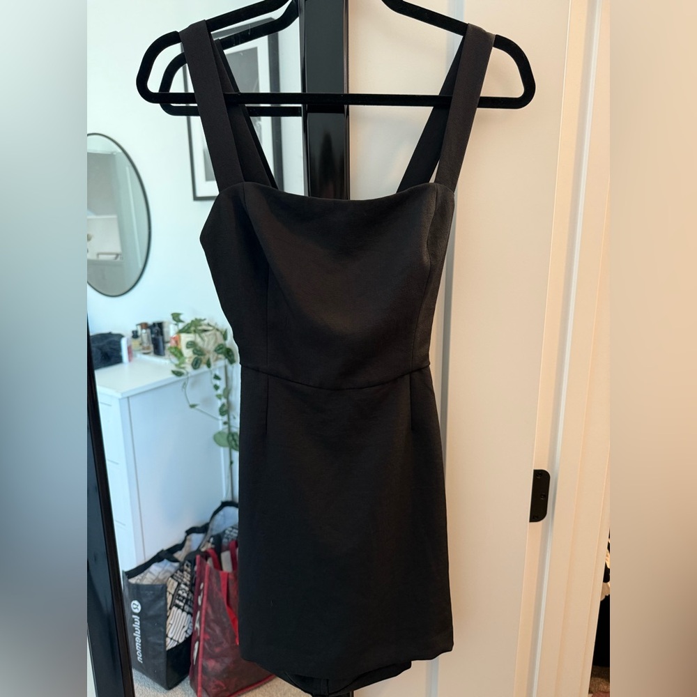 Aritzia Aperature Tie-Back Dress
Squareneck Japanese crepe mini dress